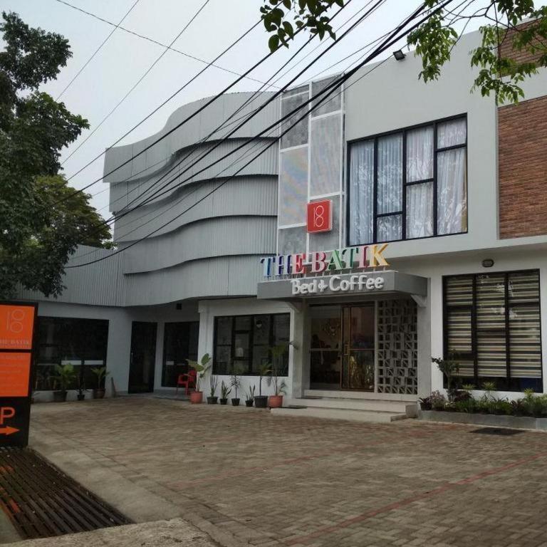 The Batik Bed And Coffee Bandung Hotel Exterior photo